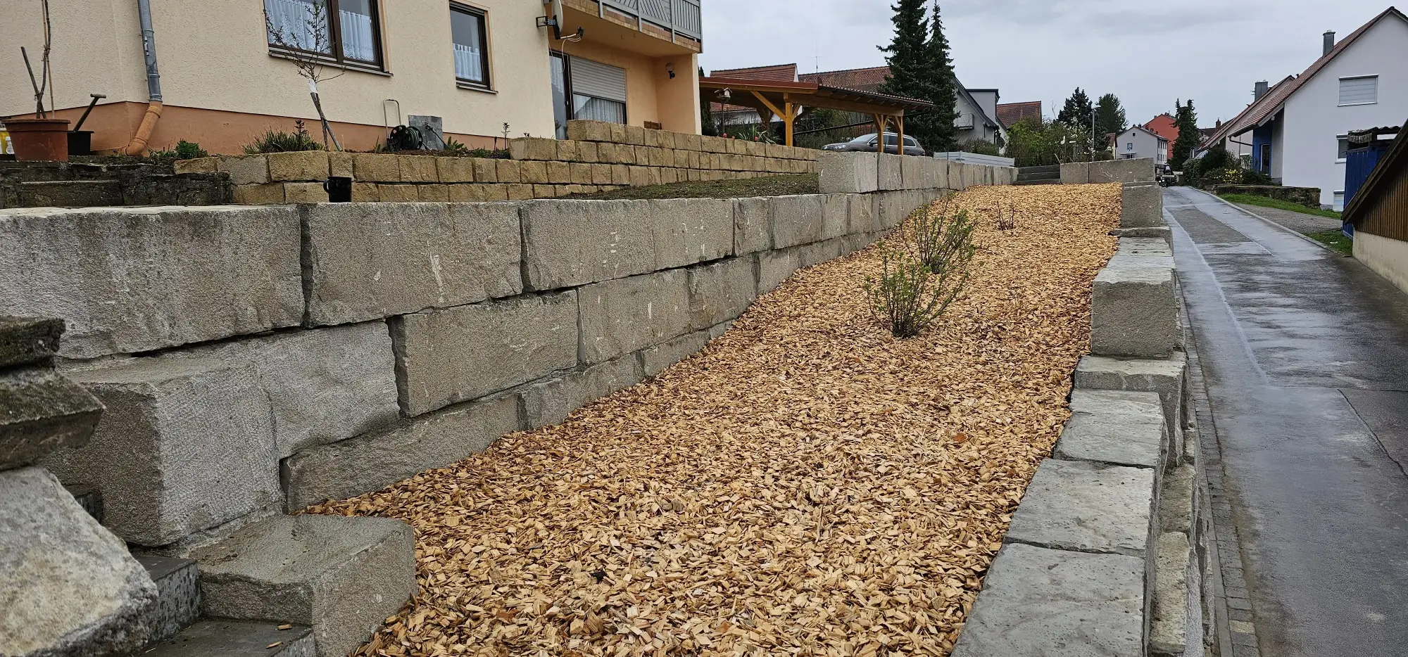 Stützmauern & Beetanlagen